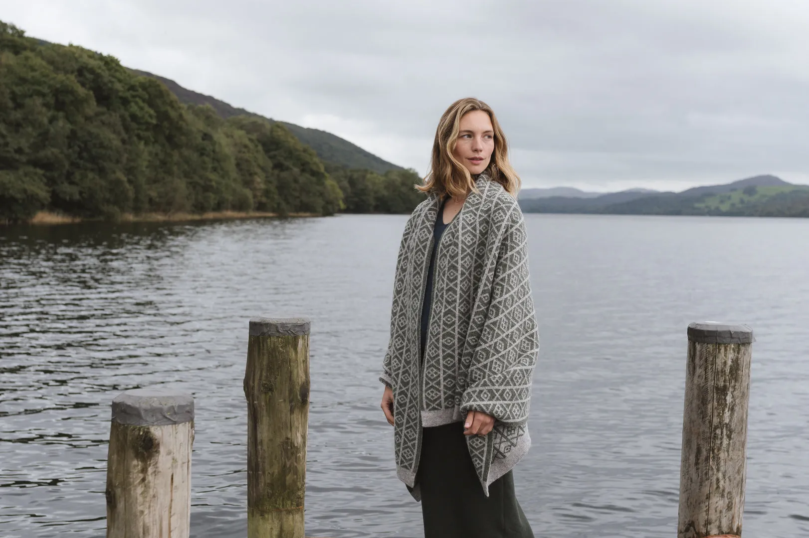 The Ruskin British Wool Jacquard Blanket in Ochre / Cream