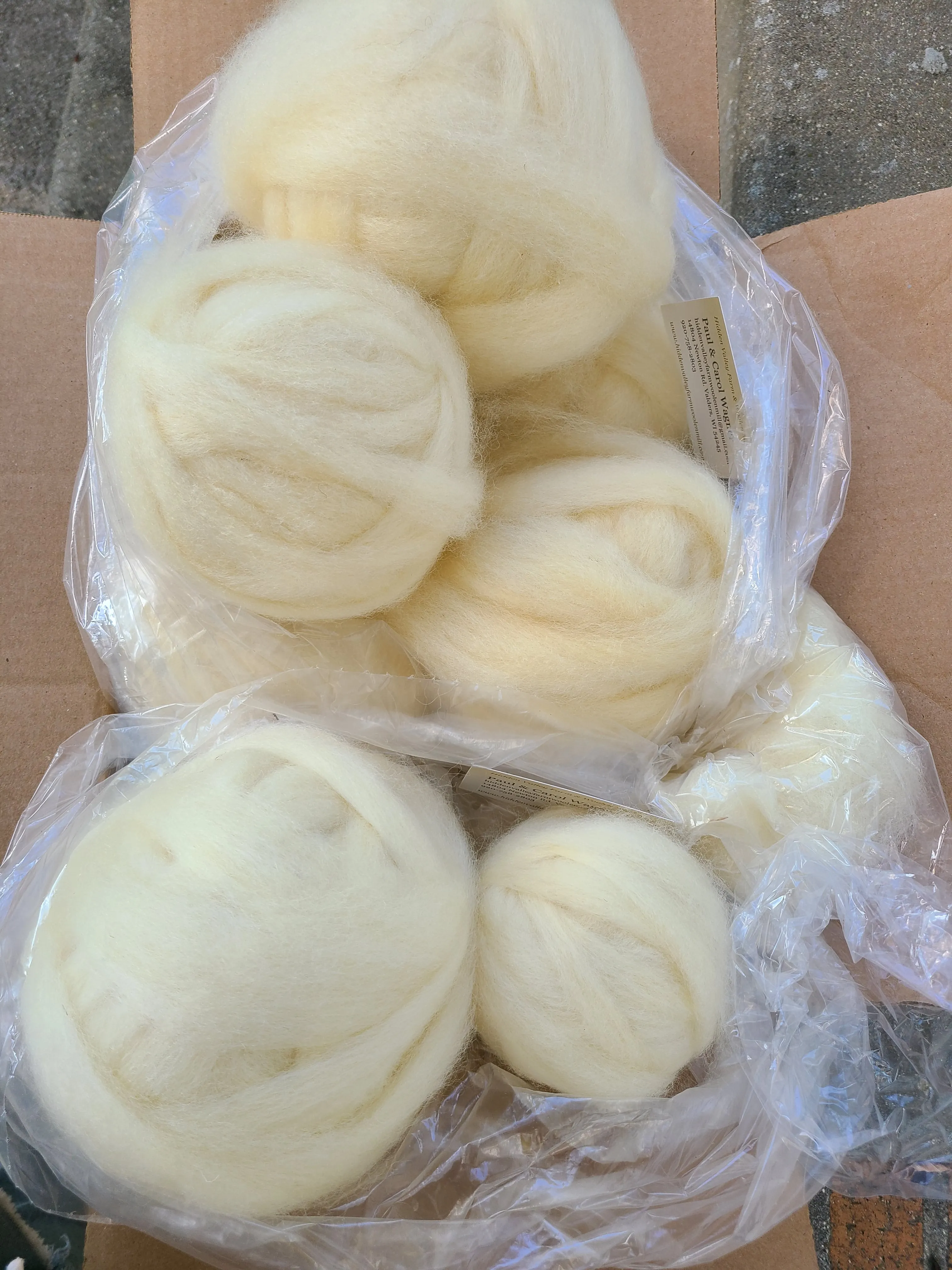 White Roving RWLJ-20 Romney- 7.8 ounces